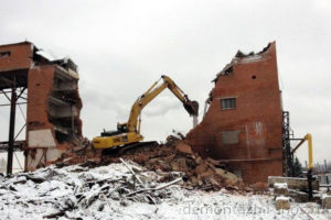 Демонтаж кирпичных зданий